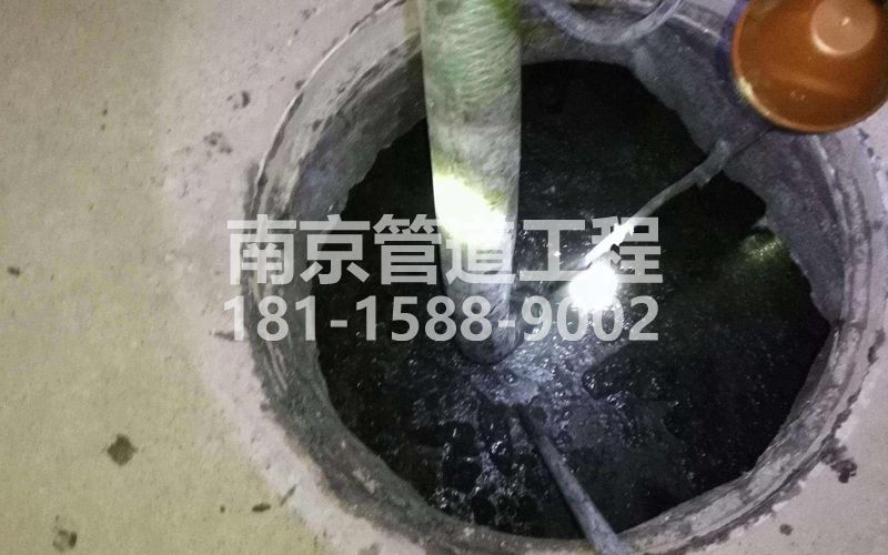 216青岛路清理化粪池