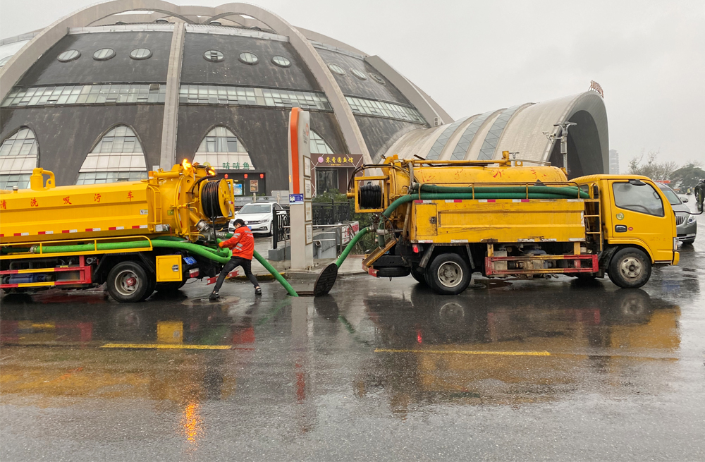 青岛路商场管道清淤